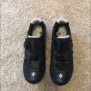 New- Specialized clip-on bike shoes size 6 black